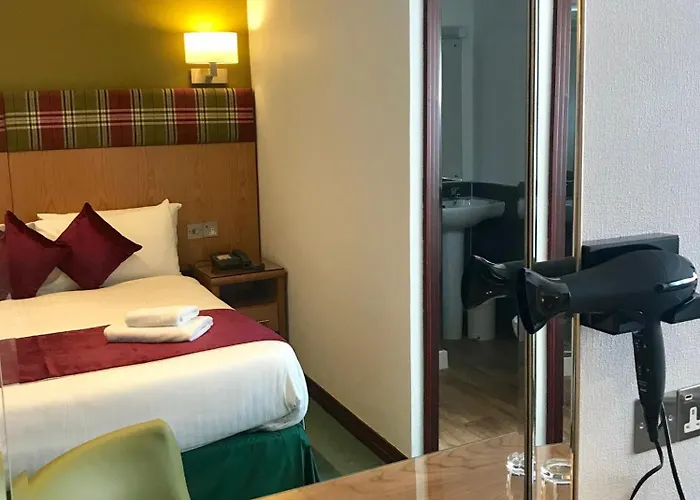 Clan Macduff Hotel