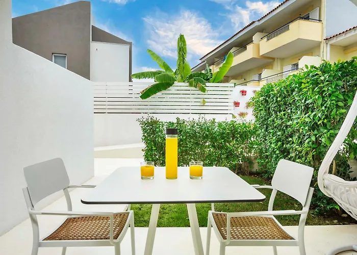 Cocoοns Suites & Villas Fourka