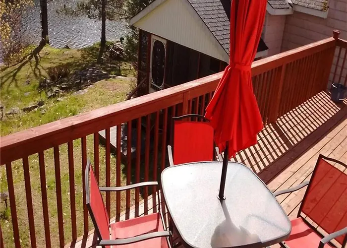 Yeomans Cottage On The Water!