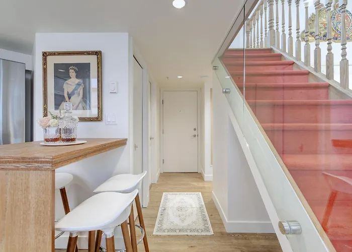 Victoria'S Parliamentary Suite With Private Rooftop Patio & Harbour View
