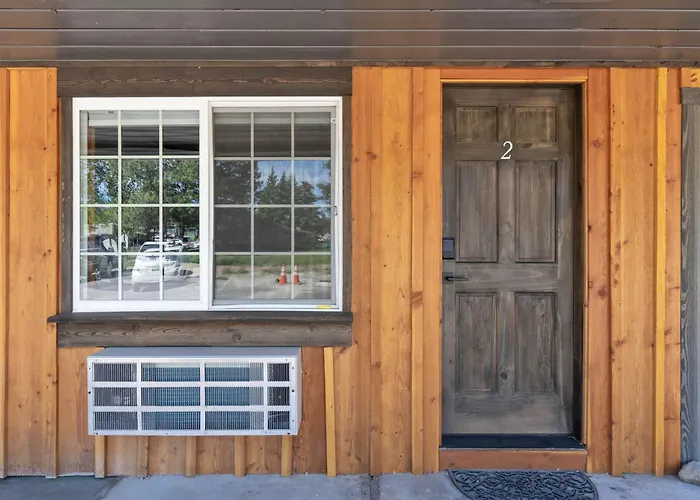 Lake Village Lodge