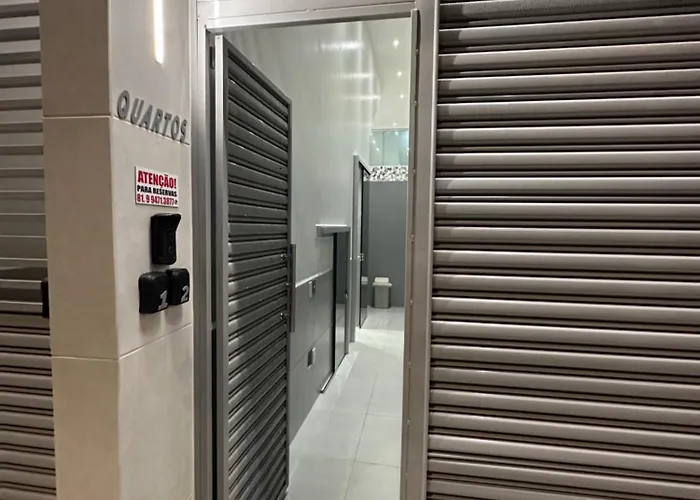 Quarto privativo com banheiro compartilhado em Pousada recém construída,a 500mts do pátio do forró