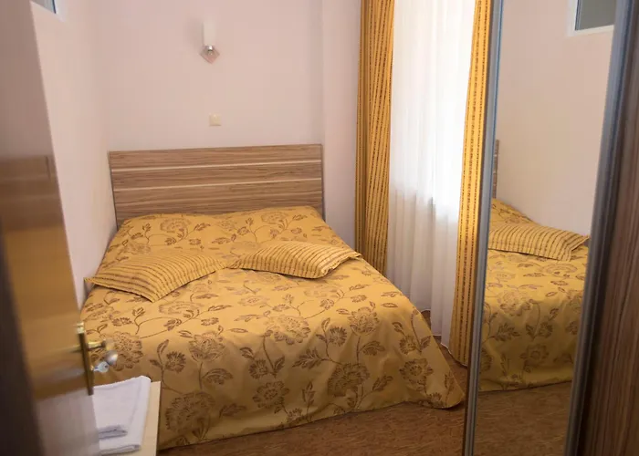 Tsaghkahovit Hotel