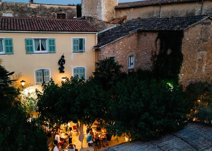 Auberge De La Tour