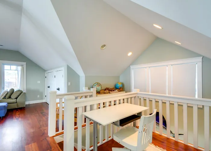Oceanfront Moclips Escape W/ Deck & Beach Access!