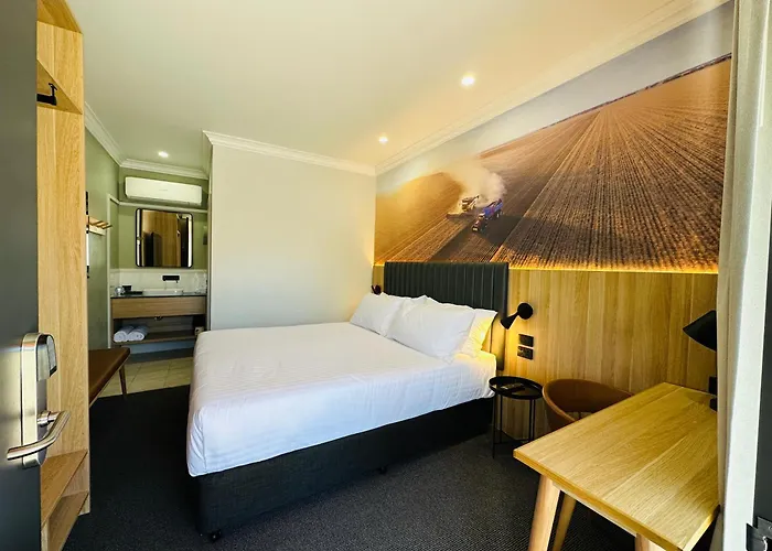 Royal Hotel-Motel