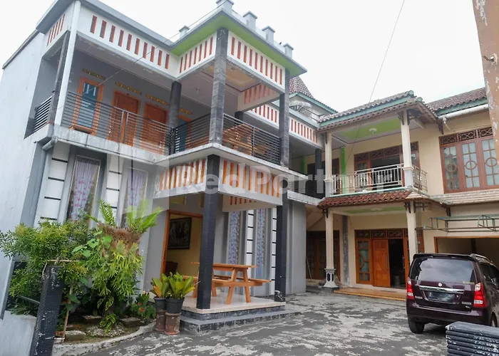 Wisma Giri Mulyo B Near Grojogan Sewu Mitra Reddoorz