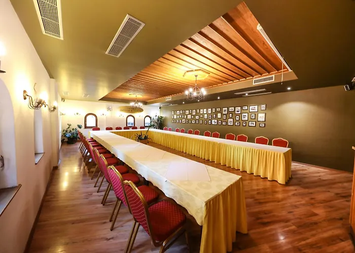 Hotel Carshia E Jupave