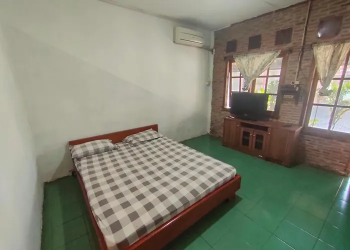 Lucia Cottages