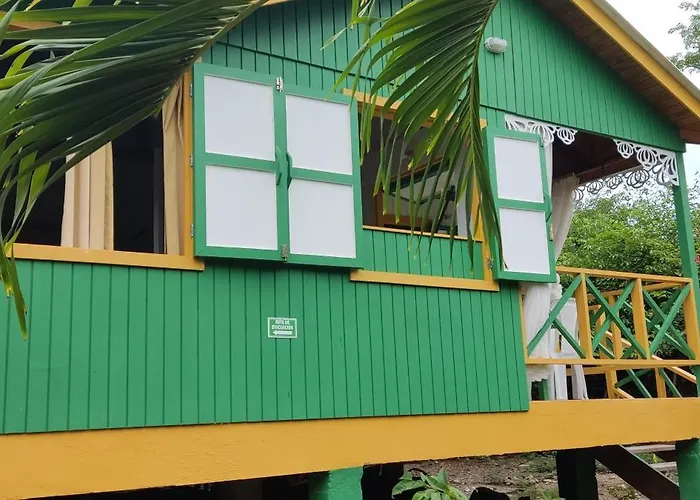 Hotel Yellow Home Providencia Isla