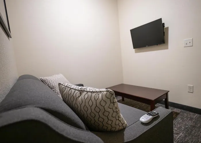 Cobblestone Hotel & Suites - Lamar