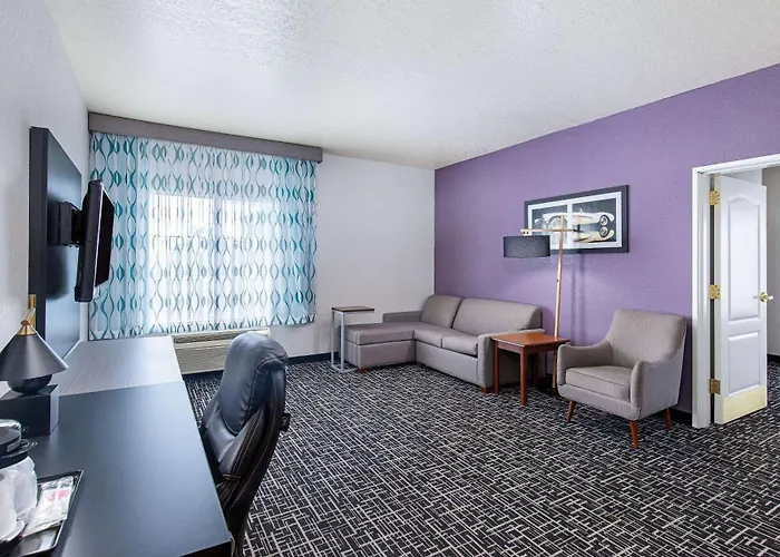 La Quinta By Wyndham Bowling Green