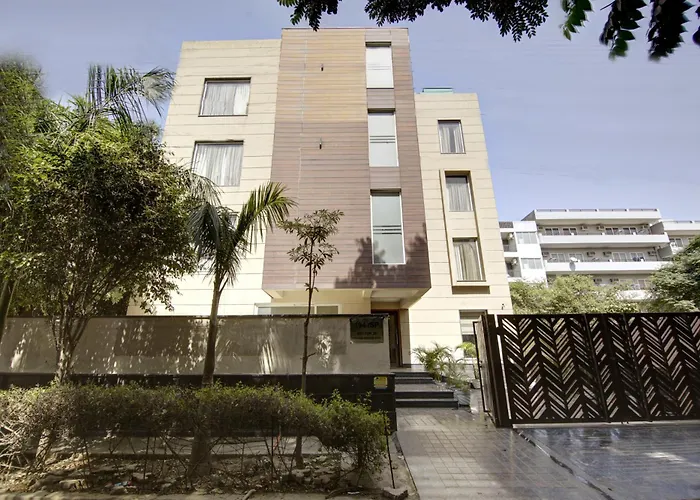 Saltstayz Select - Galleria Market & Golf Course Road
