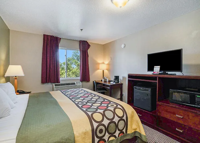 Super 8 By Wyndham Mt. Pleasant