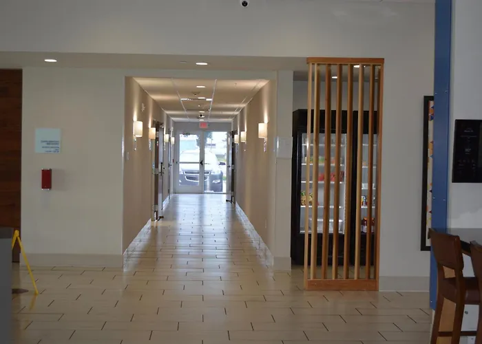 Holiday Inn Express & Suites