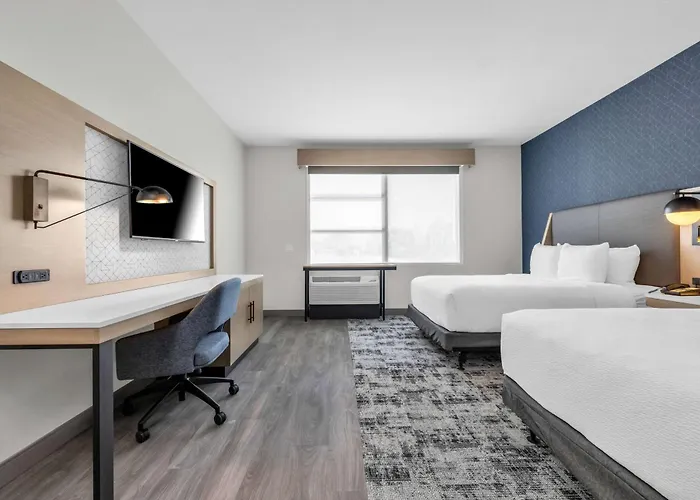 La Quinta Inn & Suites By Wyndham San Jose Airport-Downtown