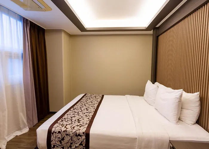 Xenia Hotel Clark