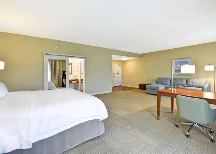 Hampton Inn & Suites Charleston Airport