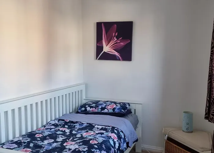 Sea Escape The Tardiis Beachfront Location Aberavon Beach Exclusive Contractor Booking 4 Bed Driveway Parking