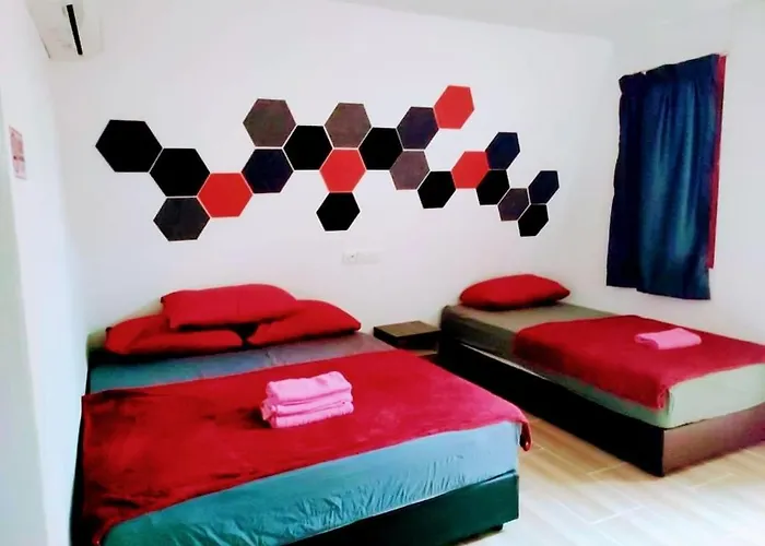 Red Triangle Cottage Roomstay Kerteh Paka