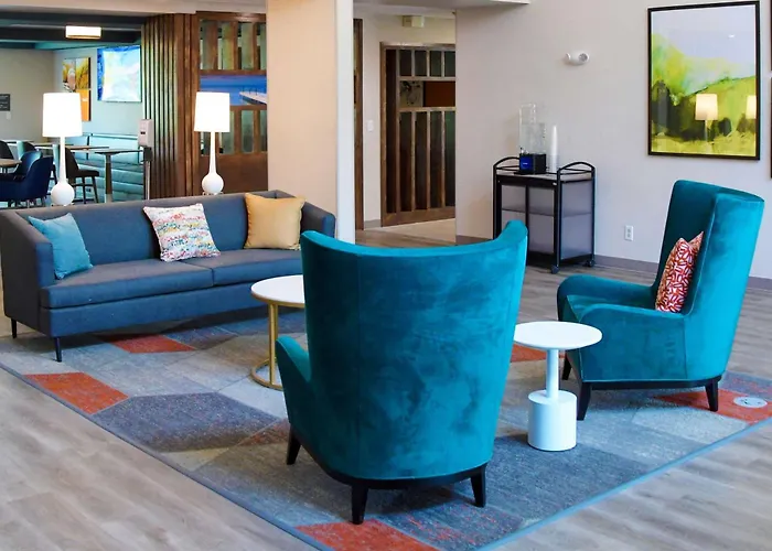 Comfort Inn & Suites Nw Milwaukee