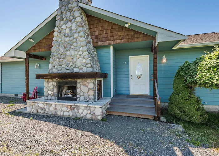 Juan De Fuca Waterfront Hotel & Cottages
