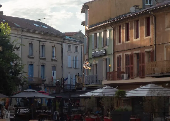Kyriad Orange Centre Ville - Hotel Restaurant Bar - Galerie D'Art Des Princes - Provence Alpes Cote'Azur - France - Autoroute A7-A9 - Exit21- Chateauneuf-Du-Pape Avignon Bollene Nimes Valence - Terrasse - Repas - Petit Dejeuner