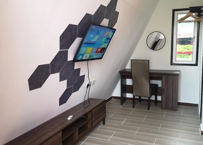 Red Triangle Cottage Roomstay Kerteh Paka
