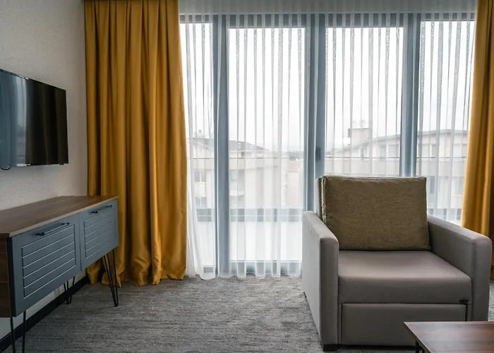 Leo Suites