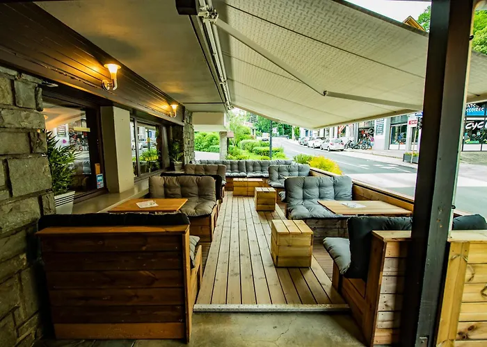 Hotel La Chaumiere A 160 M Du Telecabine Et De La Gare Sncf Garage Moto Gratuit