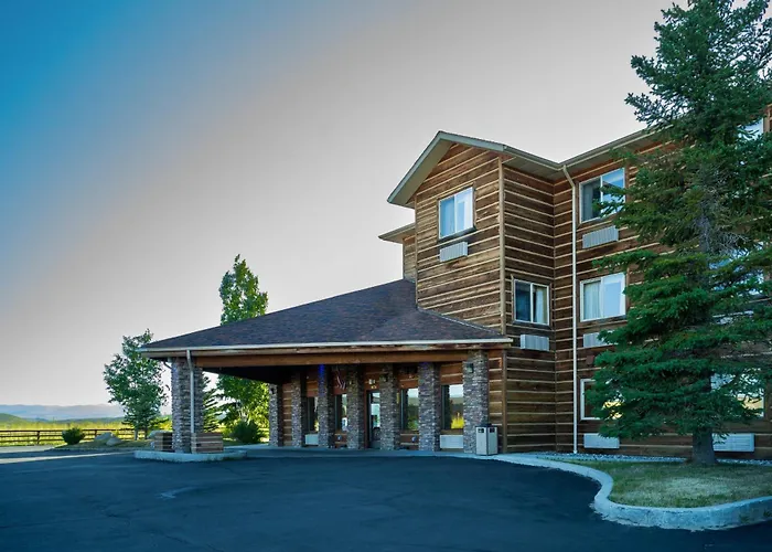 Pinedale Hotel & Suites