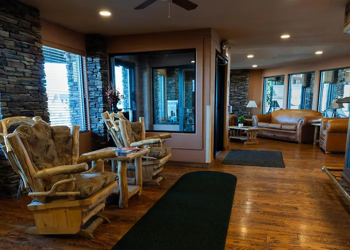 Pinedale Hotel & Suites