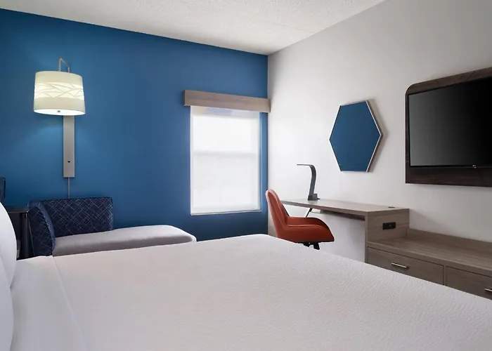 Holiday Inn Express Indianapolis Airport By Ihg