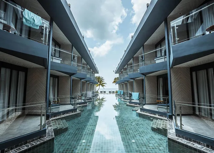 Hotel Tide Phuket Beachfront