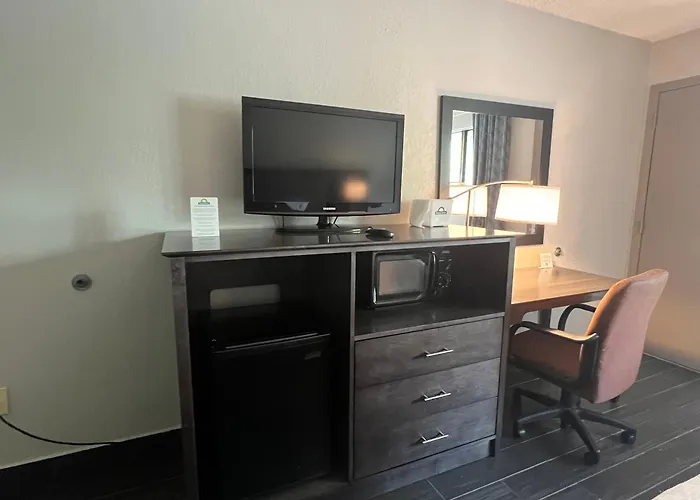 Americas Best Value Inn & Suites Monroe