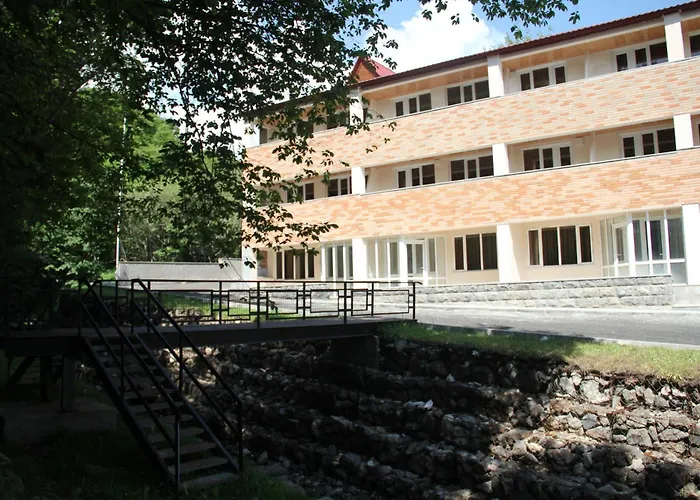 Tsaghkahovit Hotel