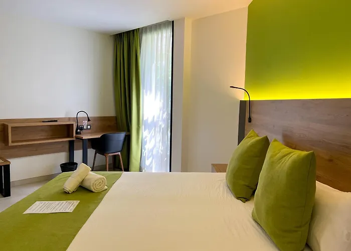 Hotel Mg Poniente