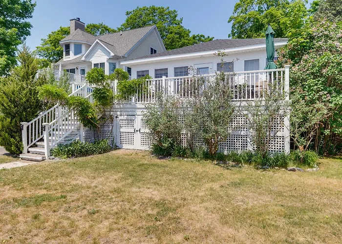 Cozy Michigan Retreat W/ Deck & Gas Grill!