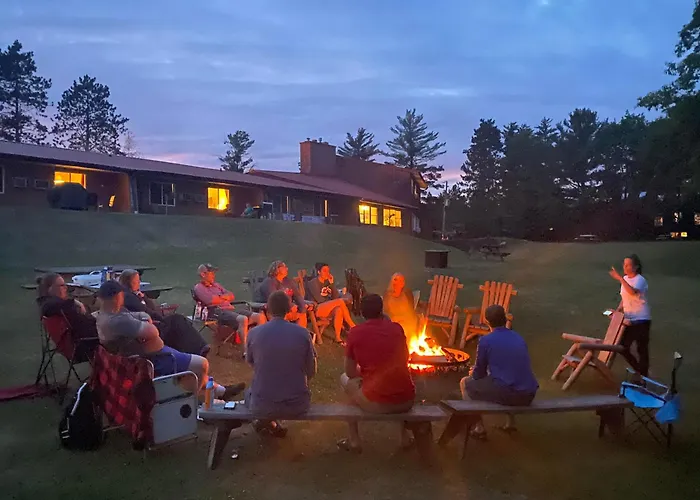 Hiawatha Lodge Inn