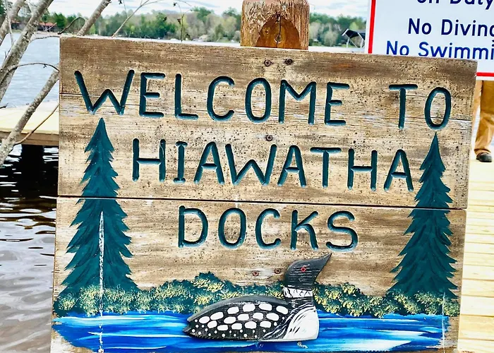 Hiawatha Lodge Inn