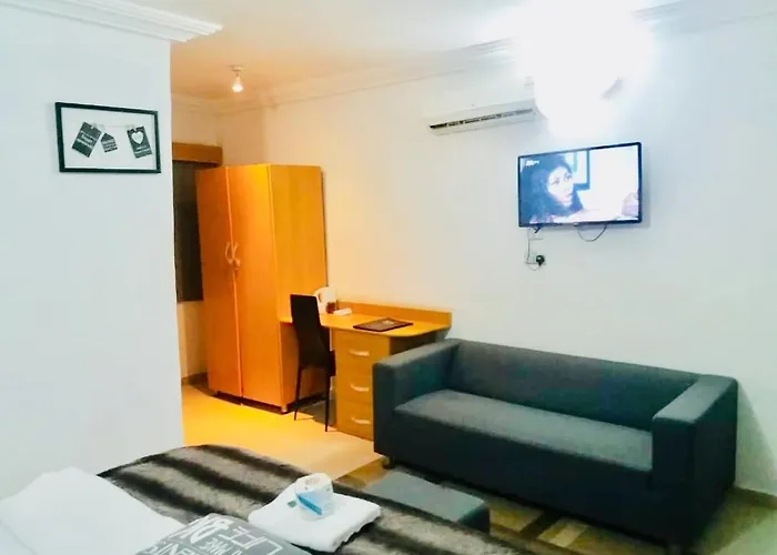 Ne-Yo Hotel & Rv Lodges