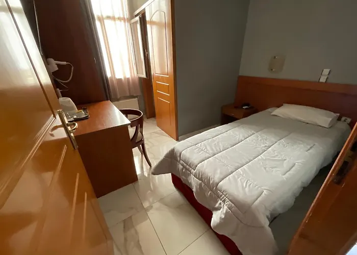 Piraeus Acropole Hotel