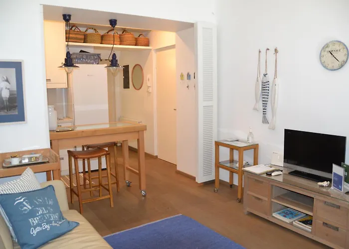 Vouliagmeni Seaside Flat
