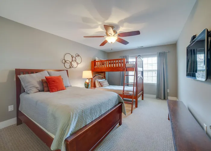 Idyllic New Buffalo Condo: Walk To Beach & Shops!