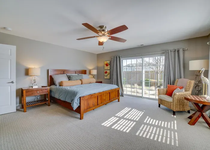 Idyllic New Buffalo Condo: Walk To Beach & Shops!