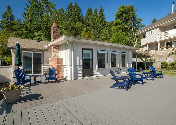 116 - Inviting Waterfront Haven Bbq
