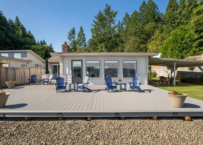 116 - Inviting Waterfront Haven Bbq