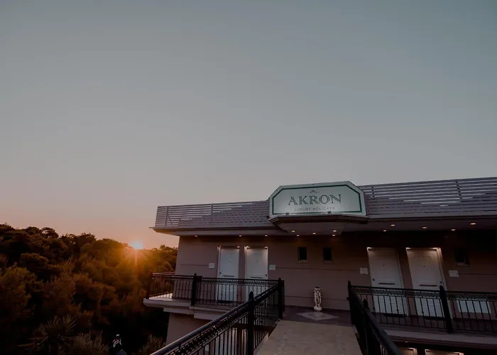 Akron Luxury Holidays