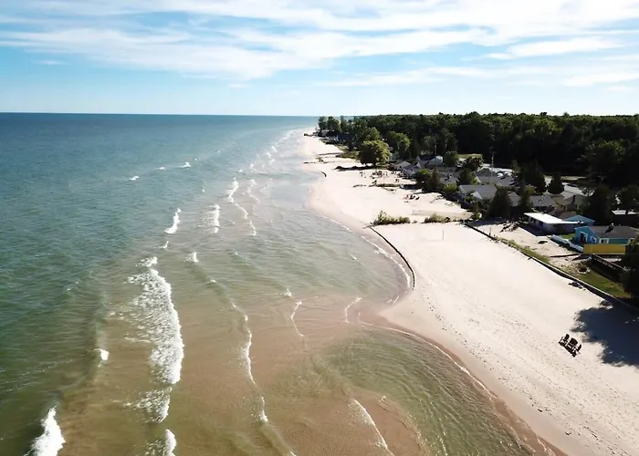 Beach Club Of Oscoda Captains Watch On The Lake