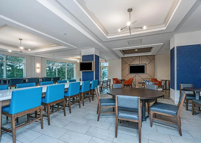 Holiday Inn Express & Suites Charleston Arpt-Conv Ctr Area By Ihg